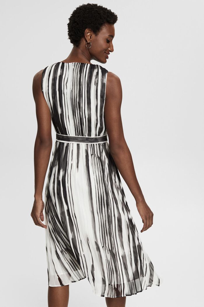 Recycelt: plissiertes Kleid mit Muster, BLACK, detail image number 2