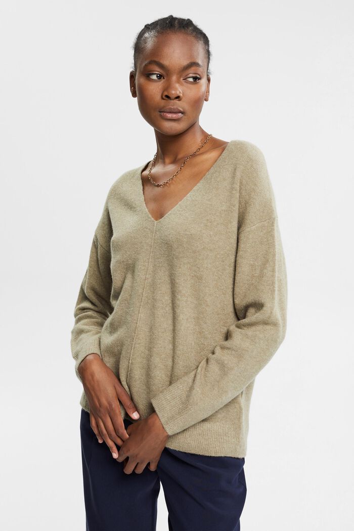 Mit Wolle: flauschiger Pullover, PALE KHAKI, overview