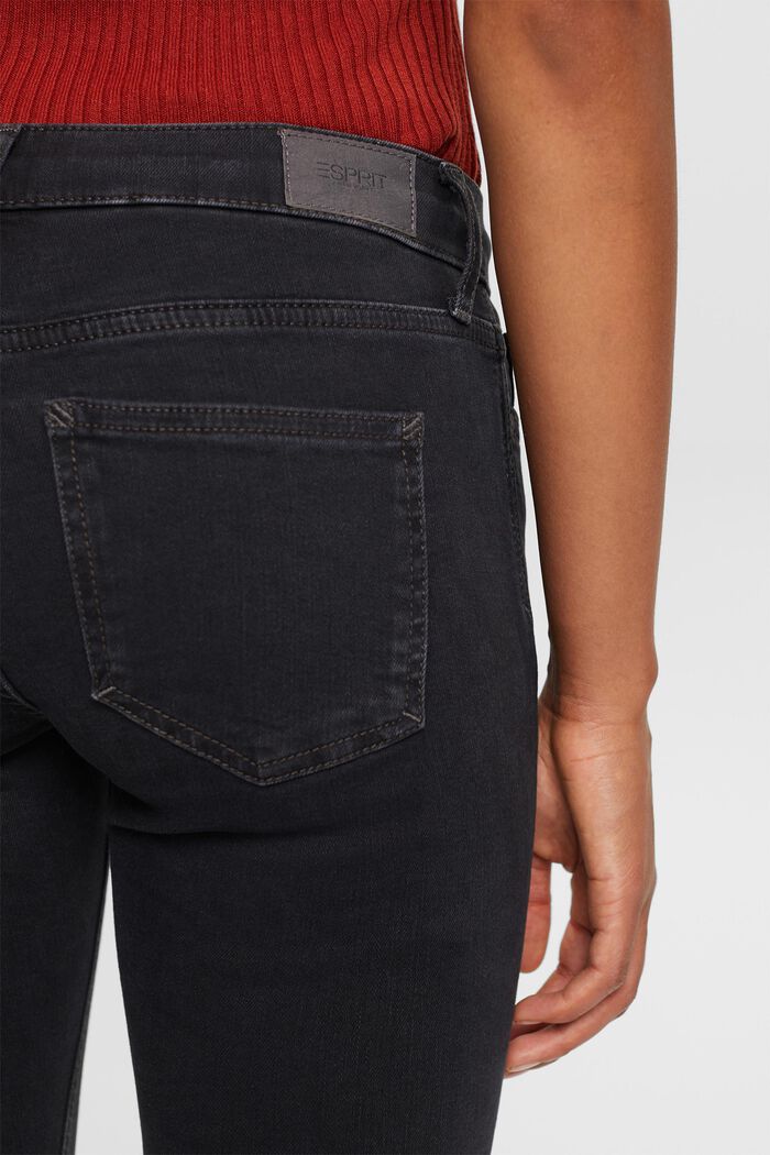 Recycelt: Skinny Jeans mit mittelhohem Bund, BLACK DARK WASHED, detail image number 4