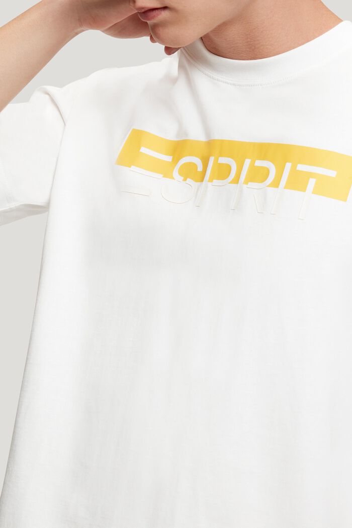 T-Shirt mit matt-glänzendem Logo-Aufnäher, WHITE, detail image number 2