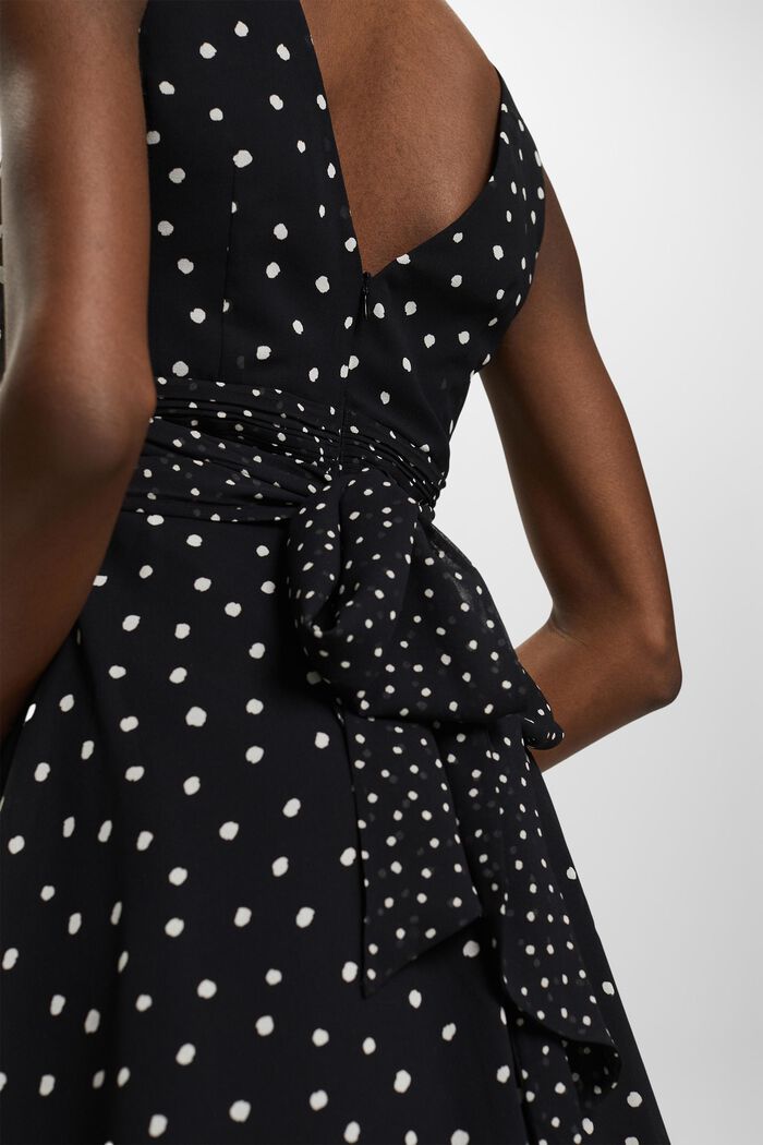 Recycelt: Chiffon-Kleid mit geraffter Taille, BLACK, detail image number 4