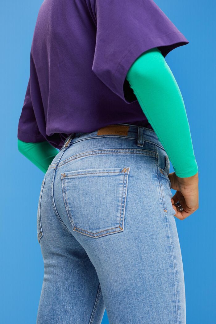 Cropped-Jeans mit mittelhohem Bund, BLUE LIGHT WASHED, detail image number 4