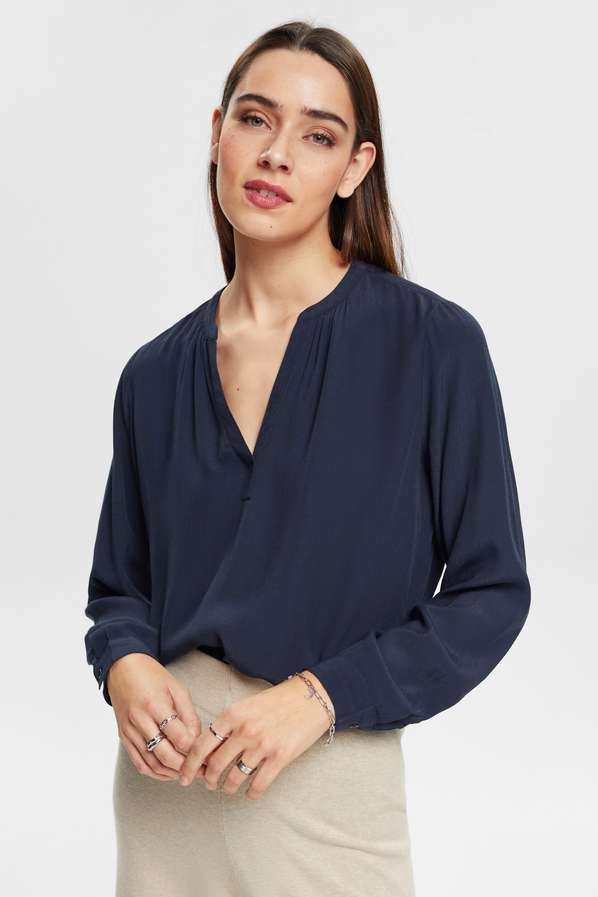 ESPRIT - Bluse mit V-Ausschnitt aus LENZING™- und ECOVERO™-Viskose in  unserem Online Shop