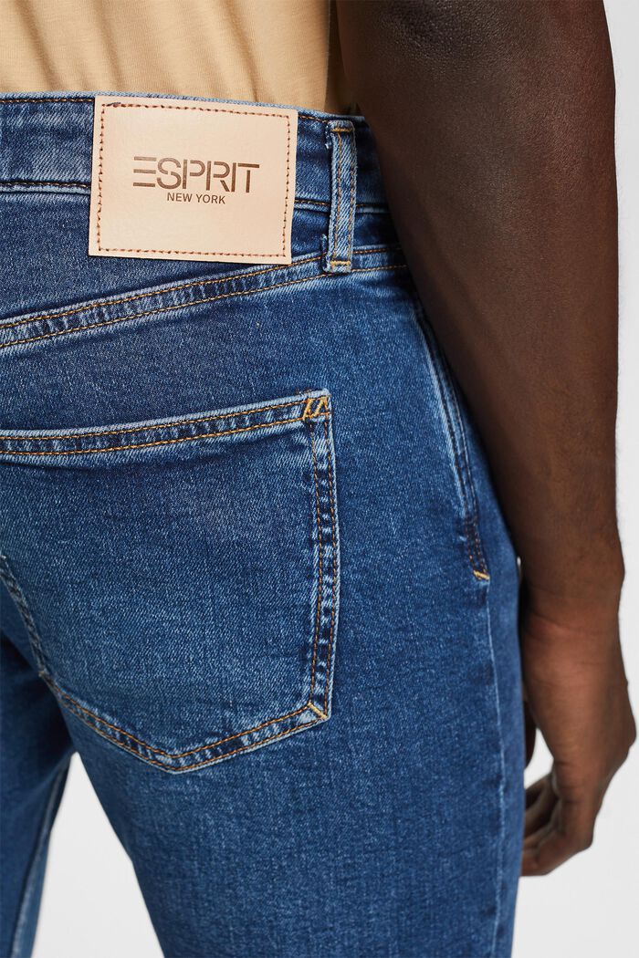 Schmal zulaufende Jeans mit recycelter Baumwolle, BLUE MEDIUM WASHED, detail image number 4