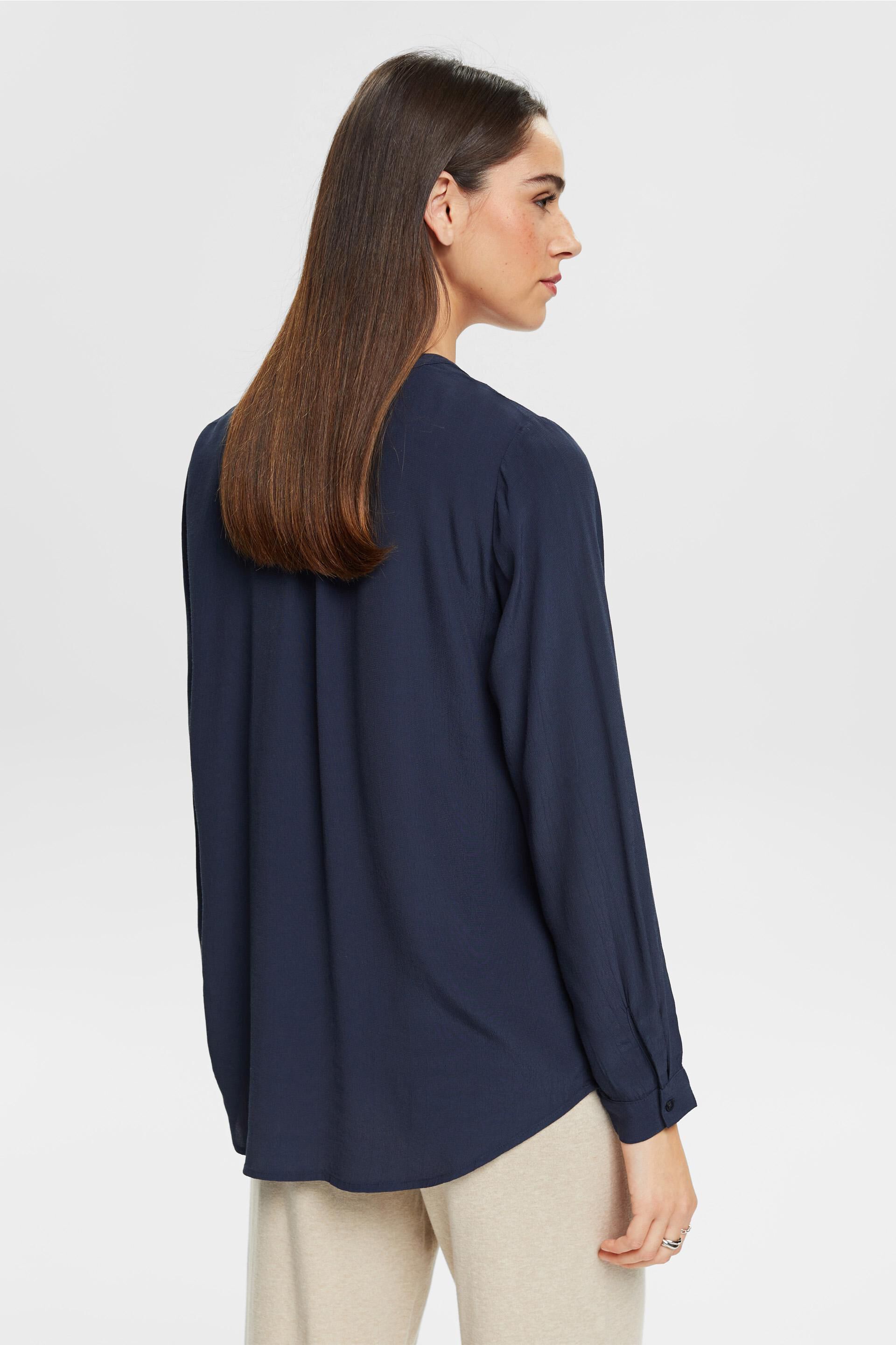 Bluse mit V-Ausschnitt aus LENZING™- und ECOVERO™-Viskose in unserem Online  Shop - ESPRIT