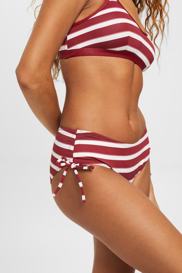 Gestreifte Bikinihose mit mittelhohem Bund, DARK RED, detail image number 1