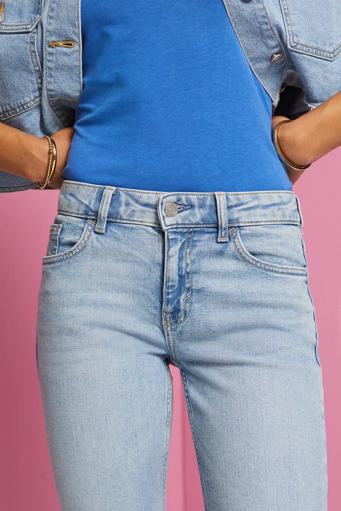 Capri-Jeans mit mittelhohem Bund, BLUE LIGHT WASHED, detail image number 2